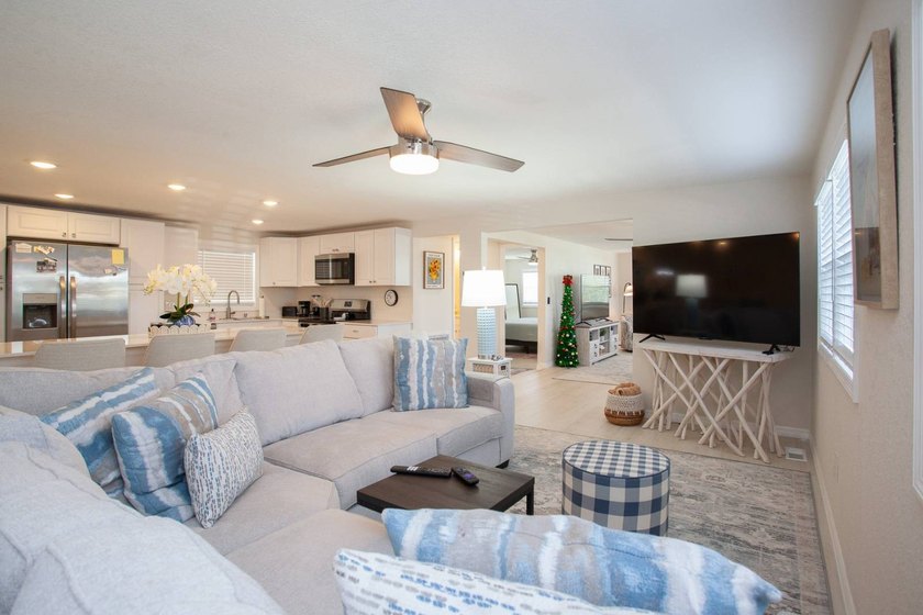 Fully updated 2024. Open floor kitchen plan. Extra-large - photo 7