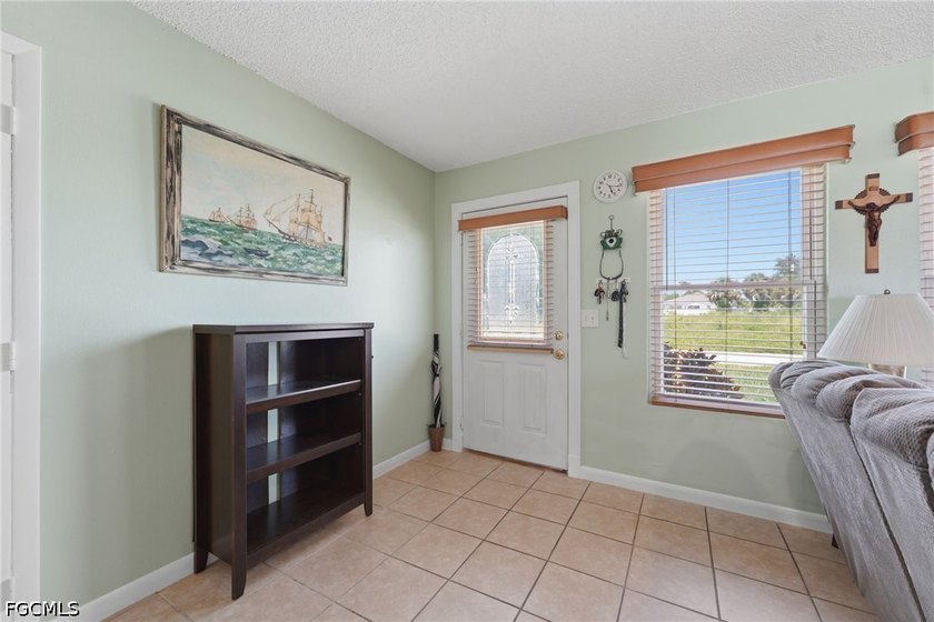 Move right into homeownership with this well-maintained - photo 2