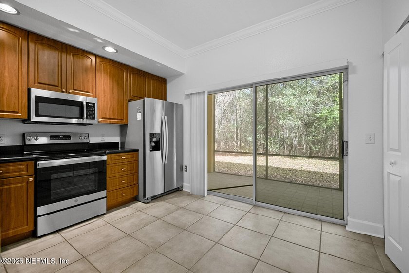 Welcome to Il Villagio, an exclusive man-gated community - photo 6