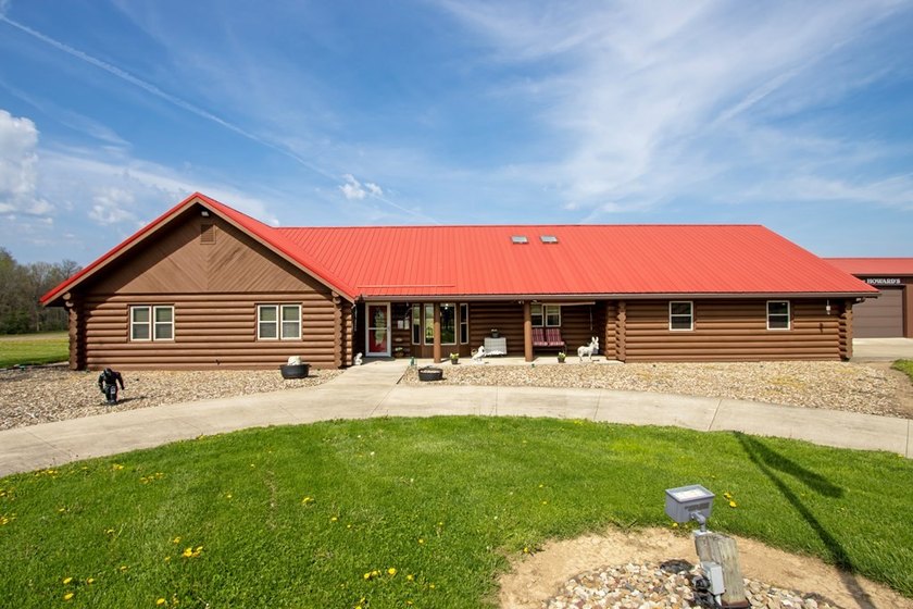 Exceptional log home on 25.509 acres in the Mapleton Local - photo 2