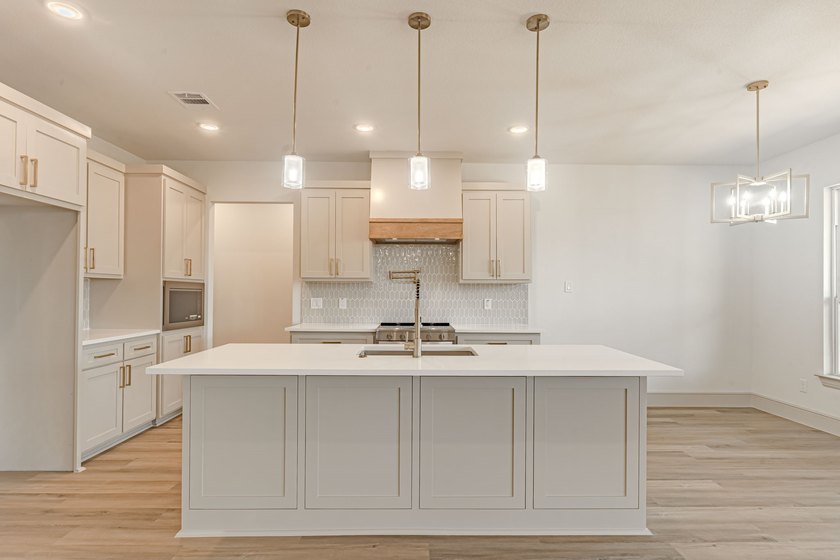 BRAND NEW CONSTRUCTION - RARE 3 CAR GARAGE! This 4 bed, 2 bath - photo 3