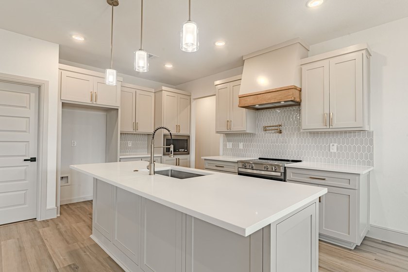 BRAND NEW CONSTRUCTION - RARE 3 CAR GARAGE! This 4 bed, 2 bath - photo 4