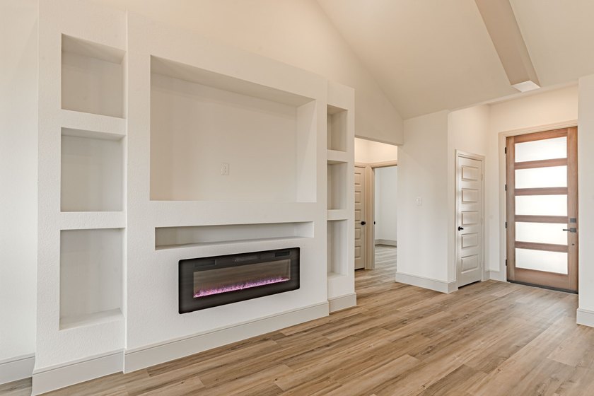 BRAND NEW CONSTRUCTION - RARE 3 CAR GARAGE! This 4 bed, 2 bath - photo 8