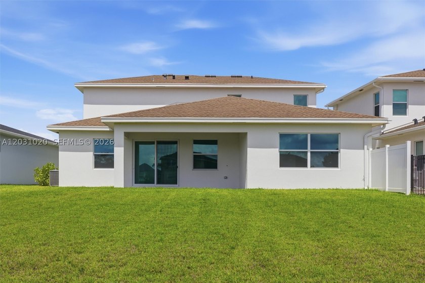 BRAND NEW - NEVER LIVED IN! MOVE-IN READY! Exceptional - photo 3