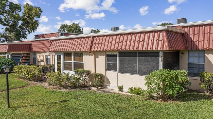 Beautiful 1-bedroom, 1-bath condo located in the desirable 55+ - photo 3