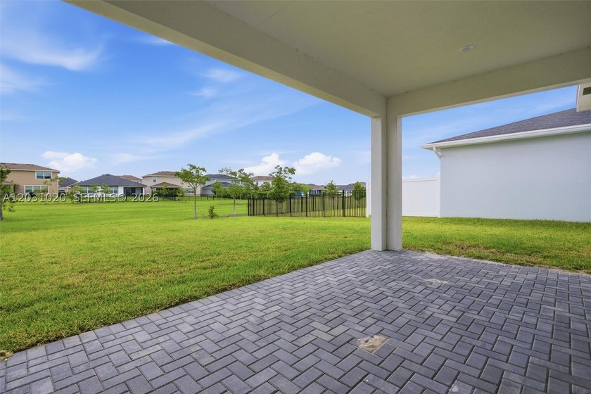 BRAND NEW - NEVER LIVED IN! MOVE-IN READY! Exceptional - photo 6