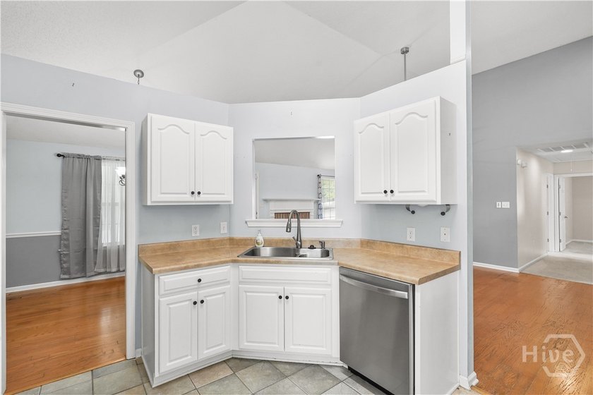 This move in ready 3 bedroom, 2 bath home located in the Berwick - photo 11
