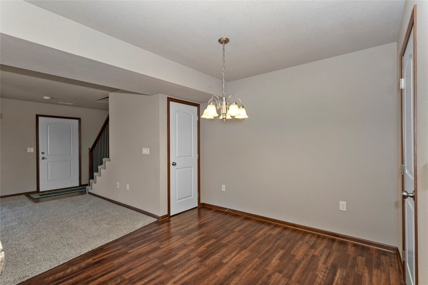 Extremely well maintained 3 bedroom end unit townhome with 2 car - photo 12