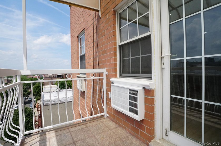 Prime Woodside location. This elevator condominium is - photo 13