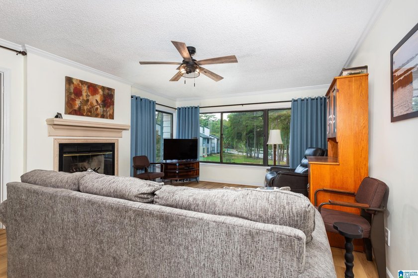Beautiful 2 bedroom, 2 bath condo with a BONUS ROOM located on - photo 14