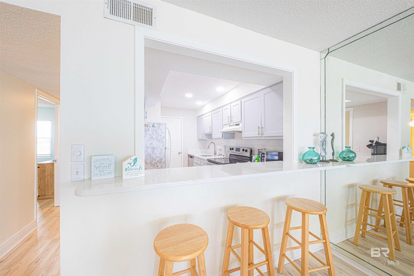 PRICED READY TO SELL!! Welcome to this beautifully updated 2 bed - photo 18