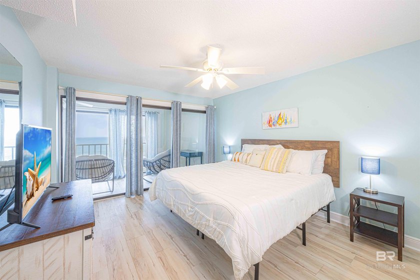 PRICED READY TO SELL!! Welcome to this beautifully updated 2 bed - photo 24