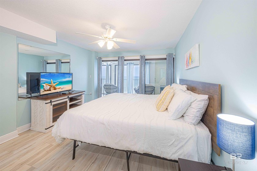 PRICED READY TO SELL!! Welcome to this beautifully updated 2 bed - photo 25