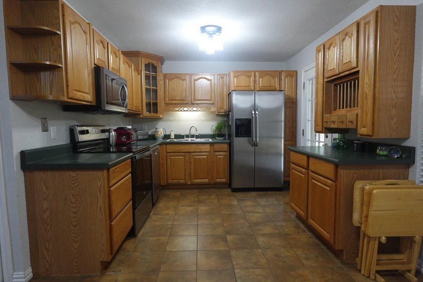 Updated brick home with an open-concept floor plan and a - photo 6