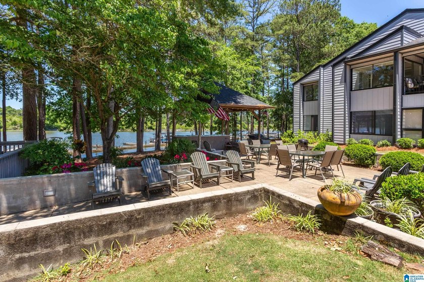 Beautiful 2 bedroom, 2 bath condo with a BONUS ROOM located on - photo 29