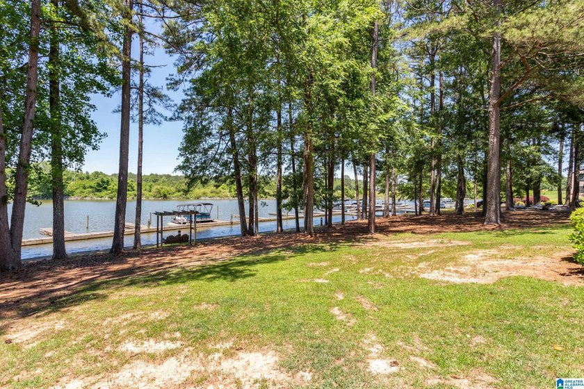 Beautiful 2 bedroom, 2 bath condo with a BONUS ROOM located on - photo 37