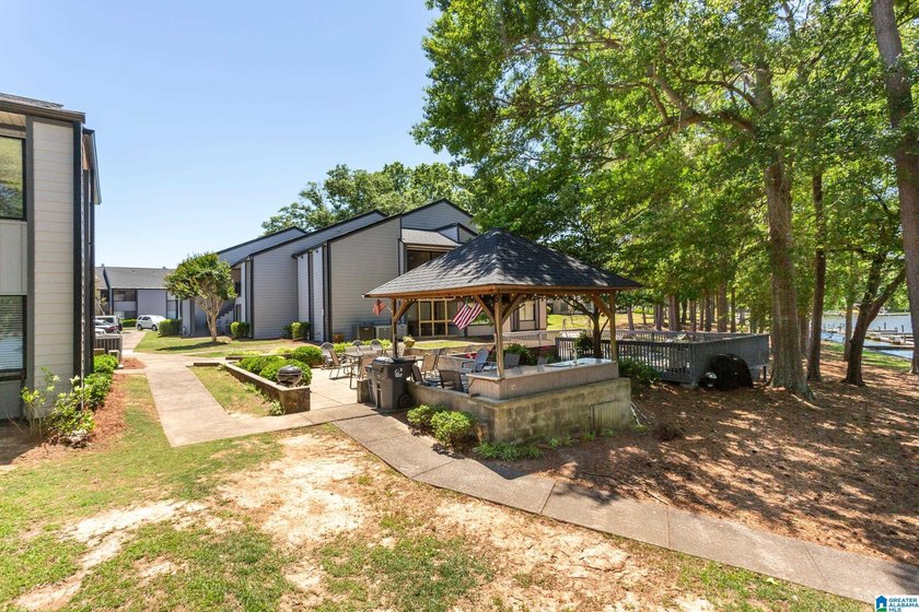 Beautiful 2 bedroom, 2 bath condo with a BONUS ROOM located on - photo 38