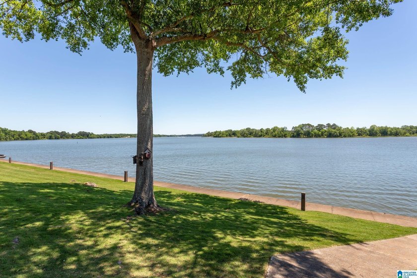 Beautiful 2 bedroom, 2 bath condo with a BONUS ROOM located on - photo 40