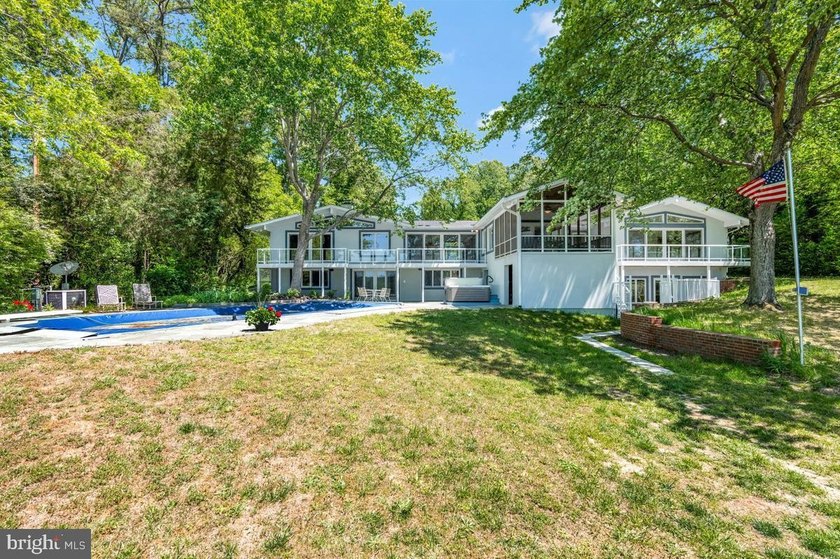 Welcome to this truly exceptional, one-of-a-kind waterfront - photo 6