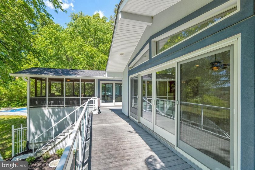 Welcome to this truly exceptional, one-of-a-kind waterfront - photo 8