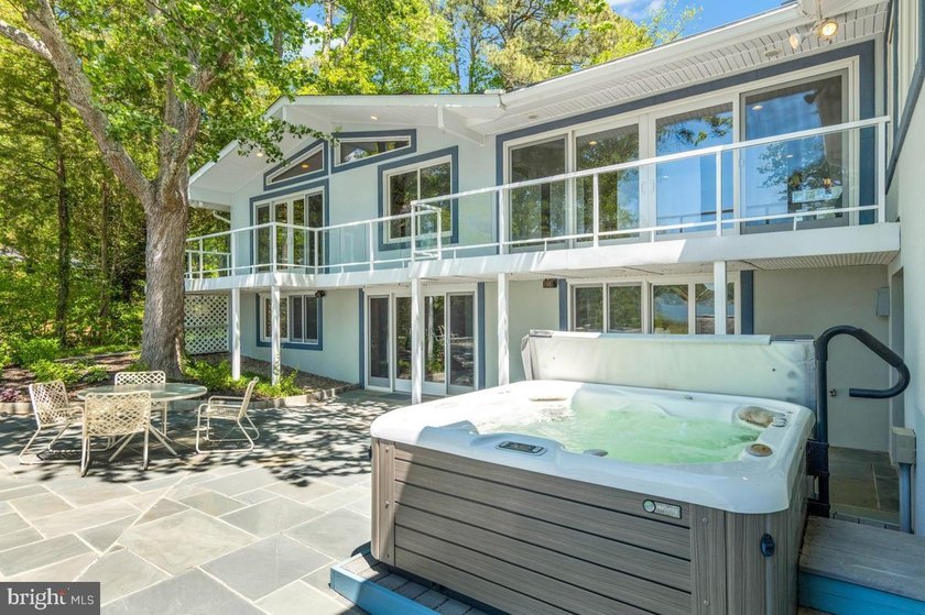 Welcome to this truly exceptional, one-of-a-kind waterfront - photo 9