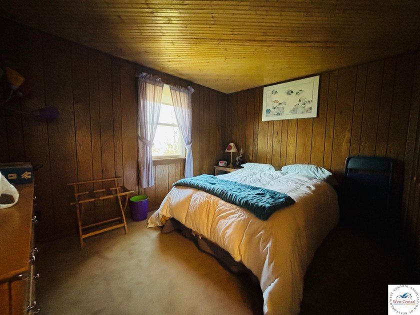 Fully Furnished 2nd Tier Lake Cabin Discover the perfect blend - photo 16
