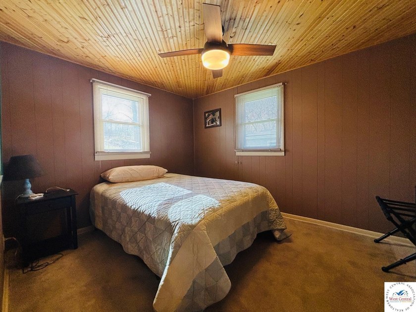 Fully Furnished 2nd Tier Lake Cabin Discover the perfect blend - photo 17