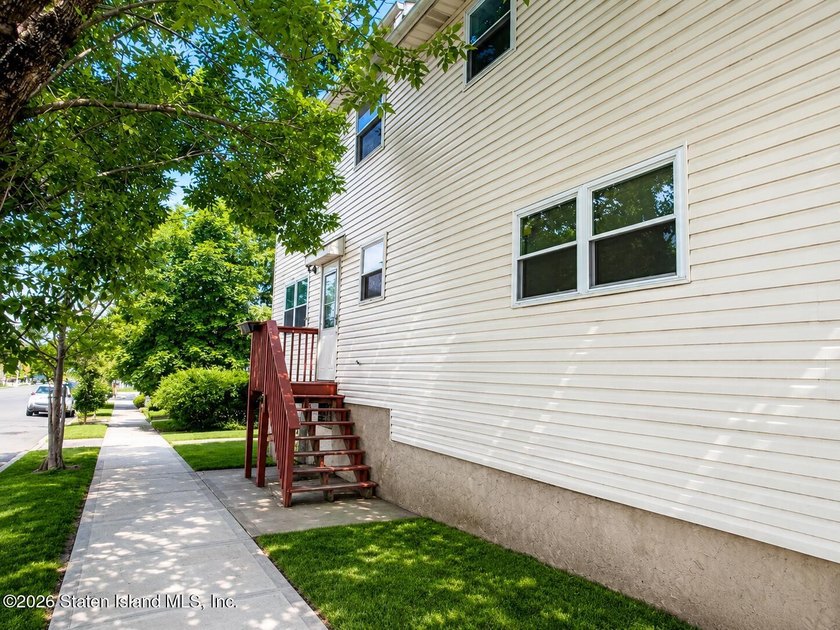 Large 22x40 two-family semi-attached home on a beautiful corner - photo 18