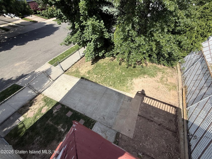 Large 22x40 two-family semi-attached home on a beautiful corner - photo 28