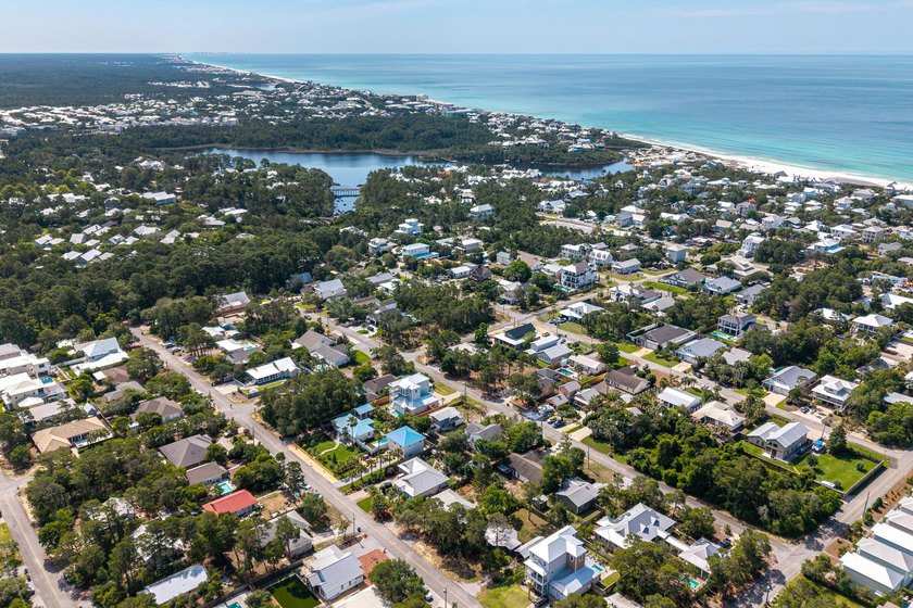 Charming coastal cottage just a few blocks from the sugar-white - photo 34