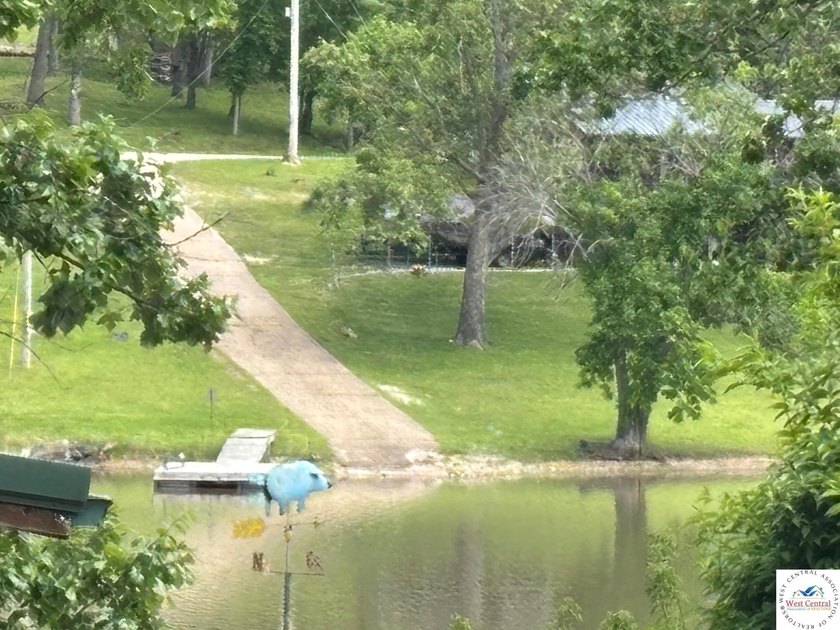 Fully Furnished 2nd Tier Lake Cabin Discover the perfect blend - photo 40