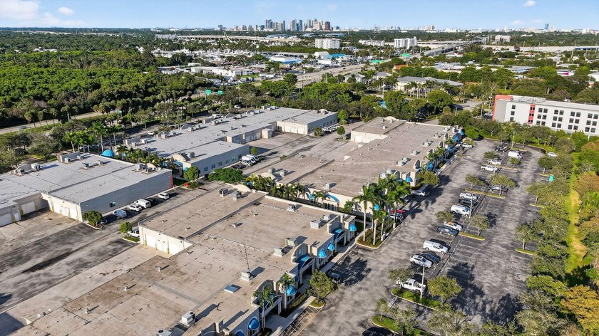 Beautifully renovated, high-end commercial space in prime sunny - photo 5