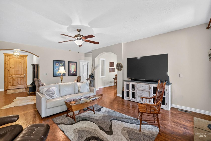A home designed for adventure, comfort, and entertaining - photo 11