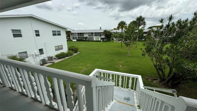 Ideal unit for investors! Georgeous renovated and spacious condo - photo 3