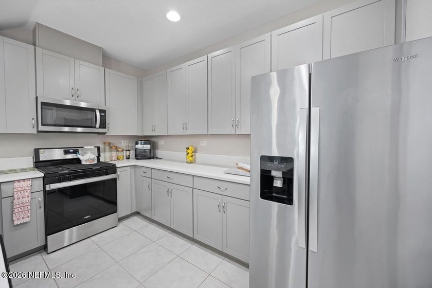 LIVE THE BEACON LAKE LIFESTYLE... FOR LESS! Welcome to one of - photo 13