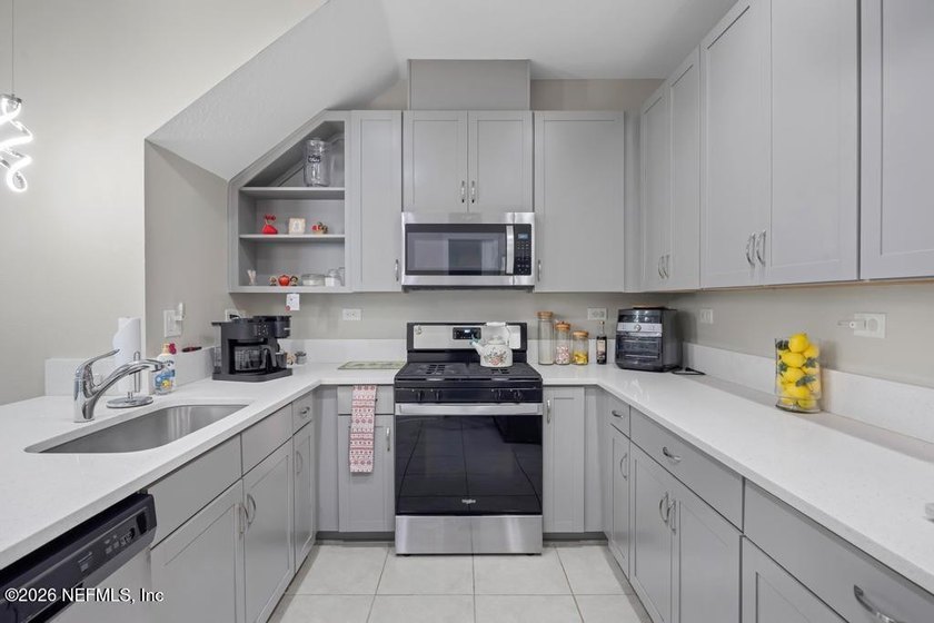 LIVE THE BEACON LAKE LIFESTYLE... FOR LESS! Welcome to one of - photo 14