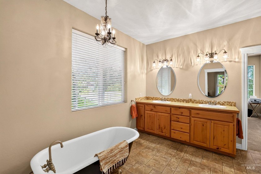 A home designed for adventure, comfort, and entertaining - photo 23