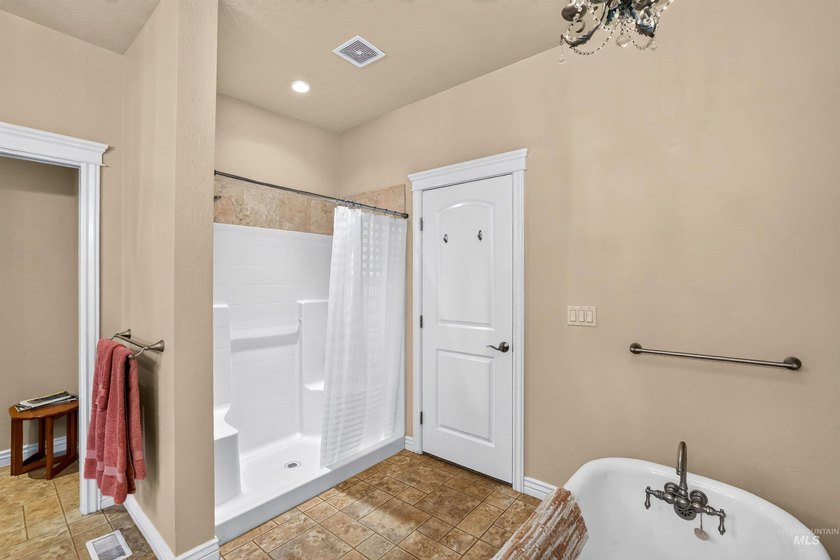 A home designed for adventure, comfort, and entertaining - photo 24