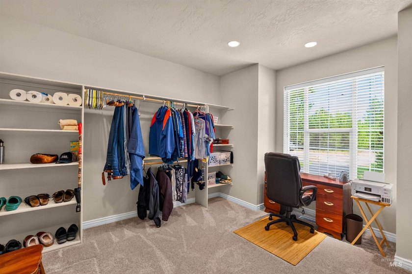 A home designed for adventure, comfort, and entertaining - photo 26