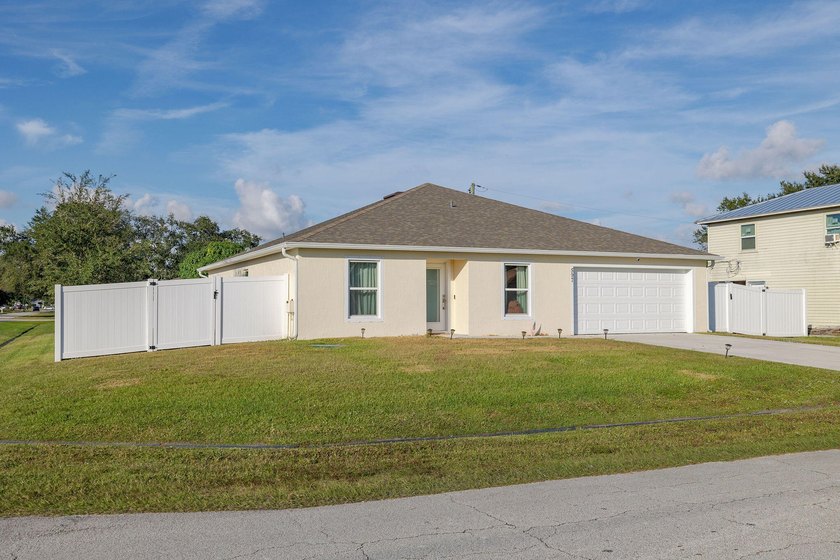 CBS Built in 2021 - 4-bedroom, 2-bath, 2-car garage FENCED YARD - photo 32