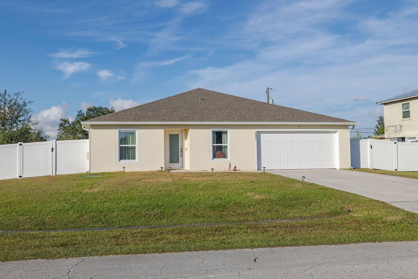 CBS Built in 2021 - 4-bedroom, 2-bath, 2-car garage FENCED YARD - photo 33