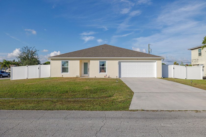 CBS Built in 2021 - 4-bedroom, 2-bath, 2-car garage FENCED YARD - photo 35