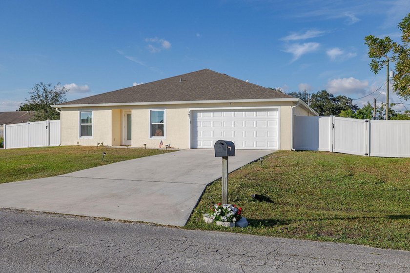 CBS Built in 2021 - 4-bedroom, 2-bath, 2-car garage FENCED YARD - photo 36