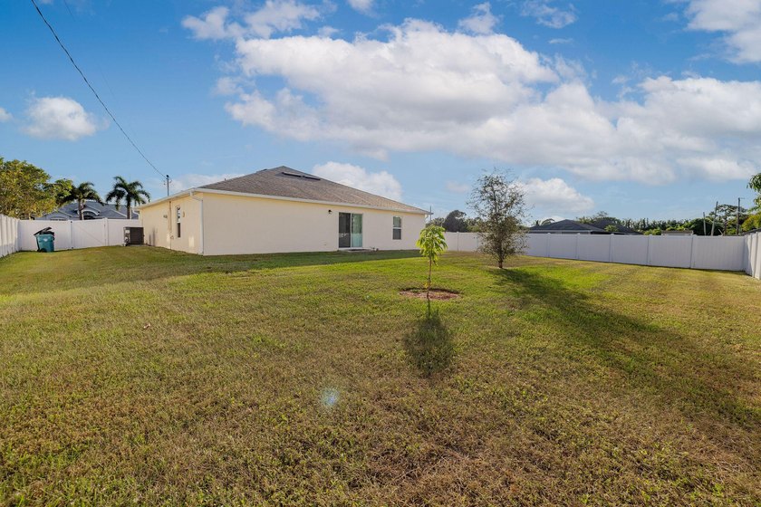 CBS Built in 2021 - 4-bedroom, 2-bath, 2-car garage FENCED YARD - photo 37