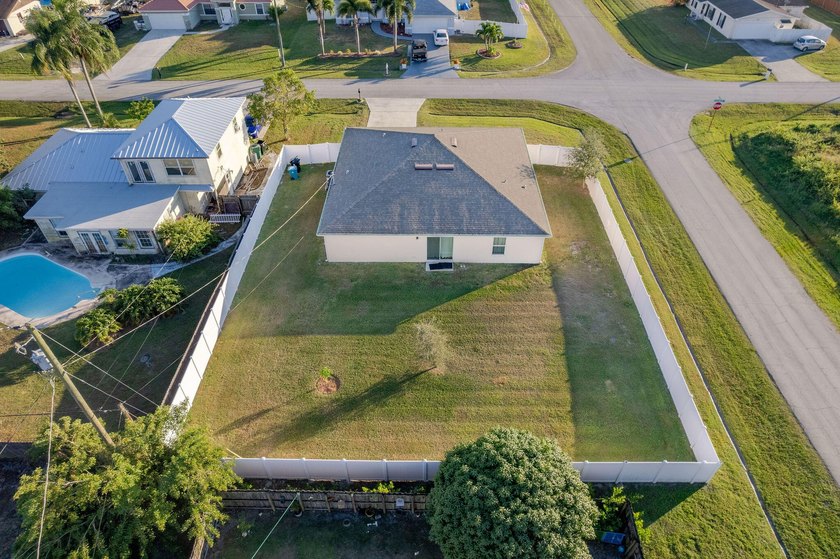 CBS Built in 2021 - 4-bedroom, 2-bath, 2-car garage FENCED YARD - photo 43