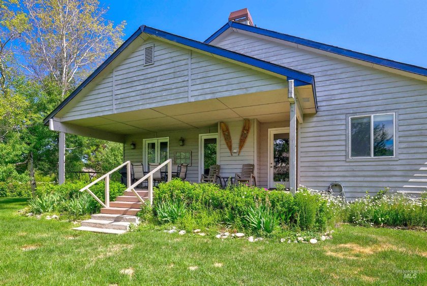 A home designed for adventure, comfort, and entertaining - photo 46