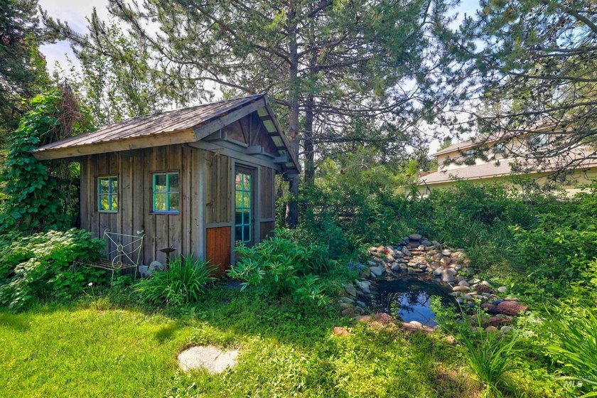 A home designed for adventure, comfort, and entertaining - photo 47