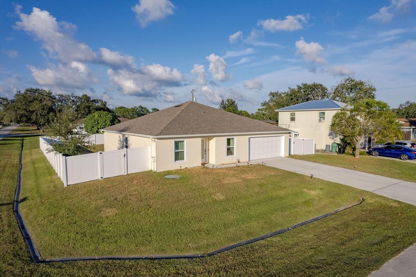 CBS Built in 2021 - 4-bedroom, 2-bath, 2-car garage FENCED YARD - photo 50