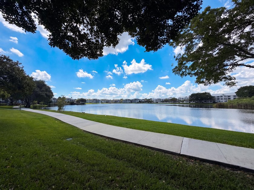 Welcome to 2737 S Oakland Forest Dr, a residence where fresh - photo 5