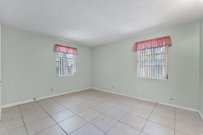 Rare triplex offering in the heart of SoSo, one of West Palm - photo 18